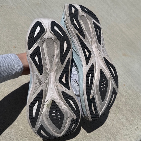 Asics Superblast 2 (Women's 8.5, Men's 7) - Picture 5 of 9